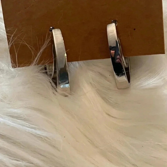 Vintage Crown Trifari Silver Tone Clip-On Earrings Sleek - Picture 5 of 6